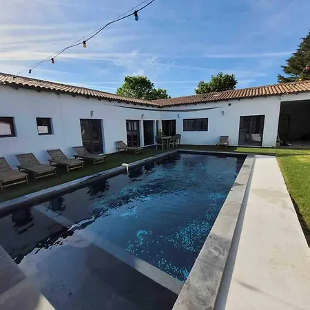 Maison De 3 Avec Piscine Privee Terrasse Et Wifi A Marie De Re